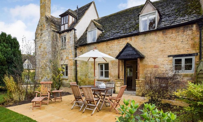 Winchcombe Casa | Archers