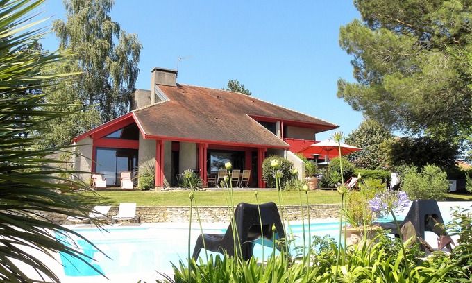 Ogenne-Camptort Villa | Villa Archi en Béarn, piscina climatizada de sal, aire acondicionado, espacio y vista a la montaña