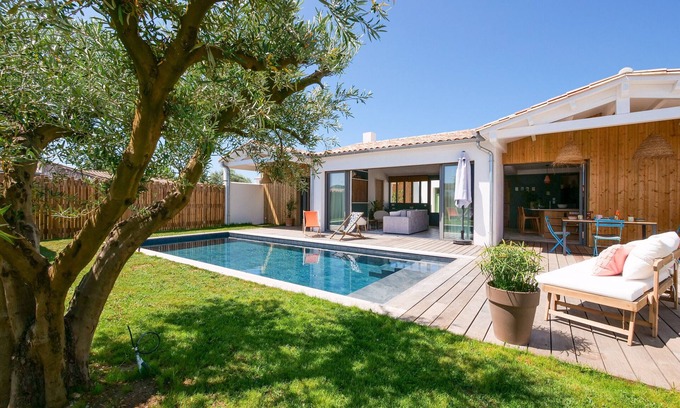 Rivedoux-Plage Chalet De Esquí | Villa con piscina climatizada y jardín