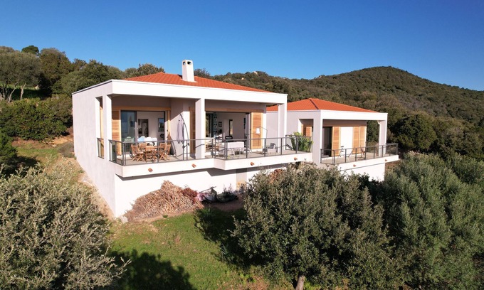 Serra-di-Ferro Villa | Villa de arquitecto, 6 pers, 115m2, vistas al mar y a la montaña (180 grados)
