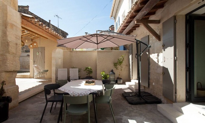 Fontvieille Casa | Casa de arquitecto en el centro del pueblo provenzal con piscina climatizada