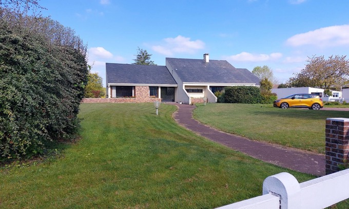 Allenay Casa | Architect's house in a very quiet environment on a large field close to the sea