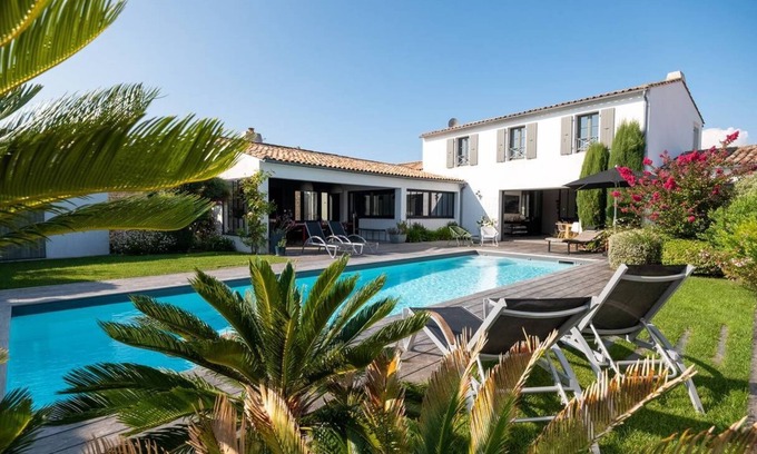 La Flotte Casa | Architect villa for large families with heated pool in la Flotte