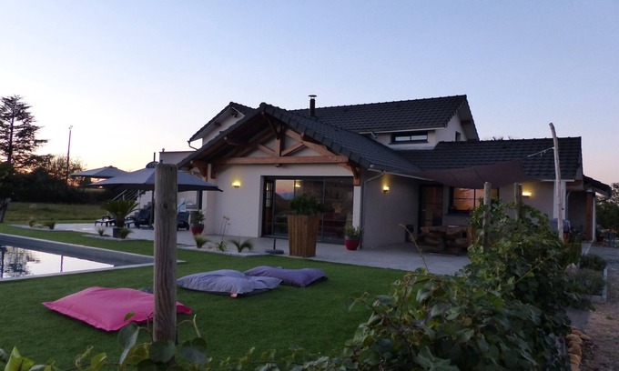 Morlaas Casa | Villa de arquitecto con piscina, vista de los Pirineos, a 10 minutos de Pau