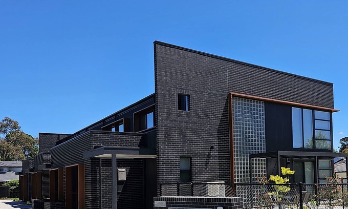 Pearce Casa | Architectural 4bedroom 2 1/2 Bathroom Townhouse, Woden CBD+WIFI+2 car garage