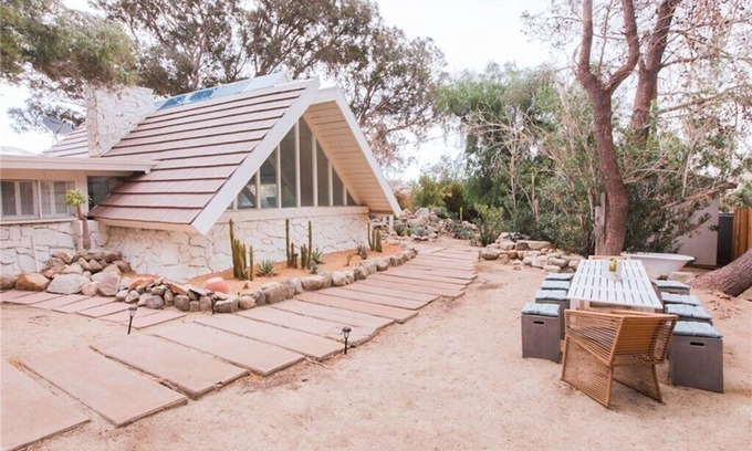 Palm Springs Casa | Architecturally stunning A-Frame desert home. Feat. Pool/Hot Tub/Artist Studio.
