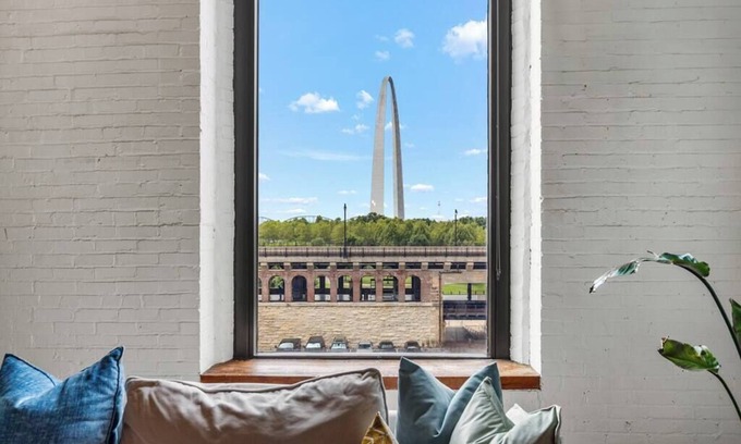 Downtown St. Louis Apartamento | Archview Riverfront Loft – Walk to Stadium, Conventions & Casino - Gated Parking
