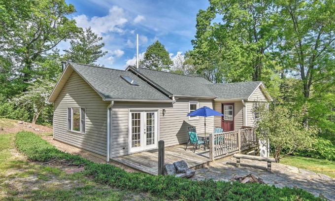 Arden Casa | Arden Cottage with Fire Pit - 11 Mi to Asheville