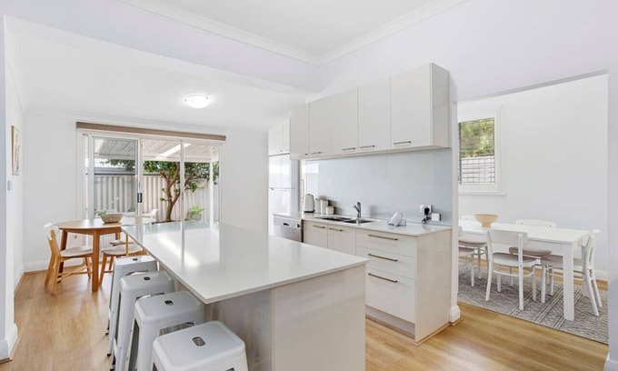 Mount Pleasant Casa | Ardross Delight | Gem with Pool, Garden & Parking