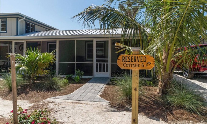 Captiva Cabaña | Are you looking for a quaint fishing village in the heart of Captiva Island? - Jensen's Cottage #06
