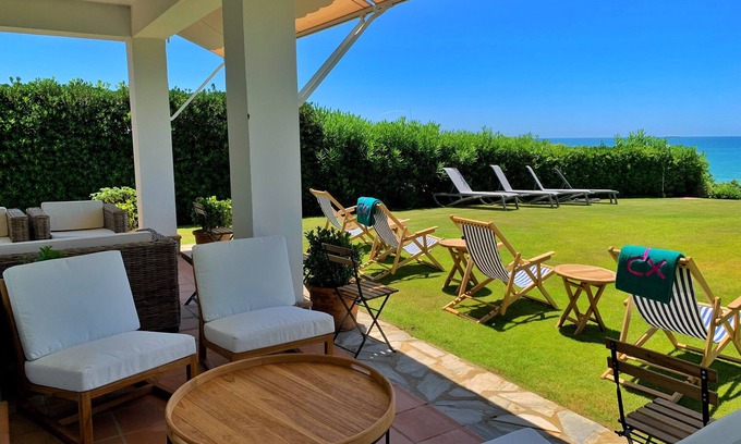 Cabo Roche Villa | Arena, donde el jardín termina en las dunas.