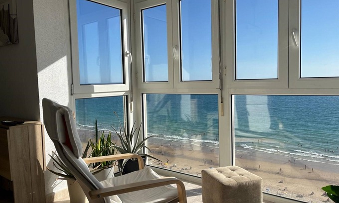 Cadiz Apartamento | ARENA y Mar Sunny Home by Cadiz4Rentals