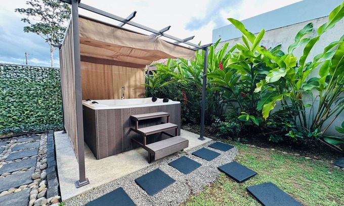 Barrio Dora Casa | Arenal Home Deluxe – Naturaleza y Comodidad Cerca de La Fortuna