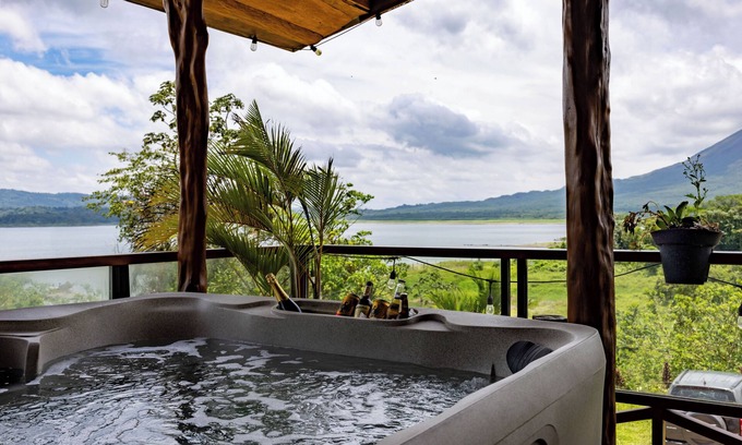 El Fosforo Casa | Arenal volcano & Lake front House Las Pavas.