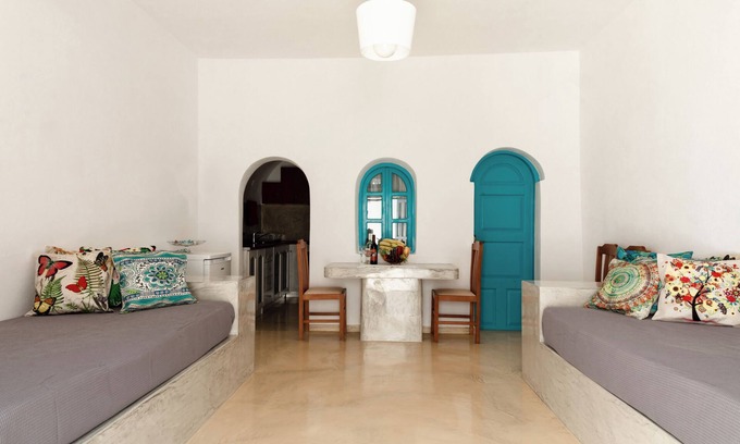Emporio Apartamento | ARGYRO'S ESTIA: TRADITIONAL STONE HOUSE