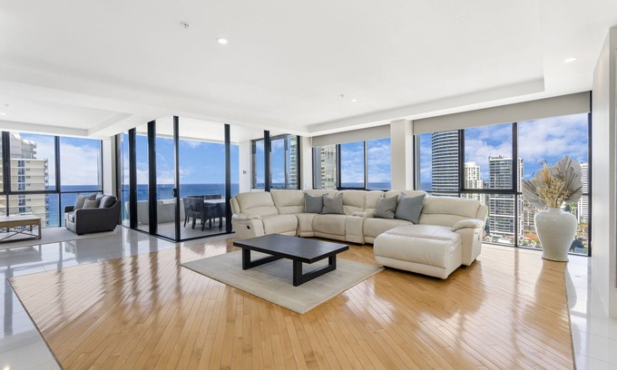 Broadbeach Hotel | Aria Apartments