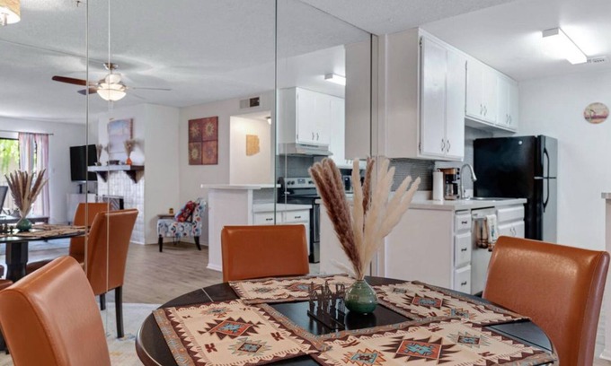 Camelback East Condominio | ARIZONA SOUTHWEST DECOR - BETWEEN PHOENIX AND OLD TOWN SCOTTSDALE AT SPENGLER CONDOS by RedAwning