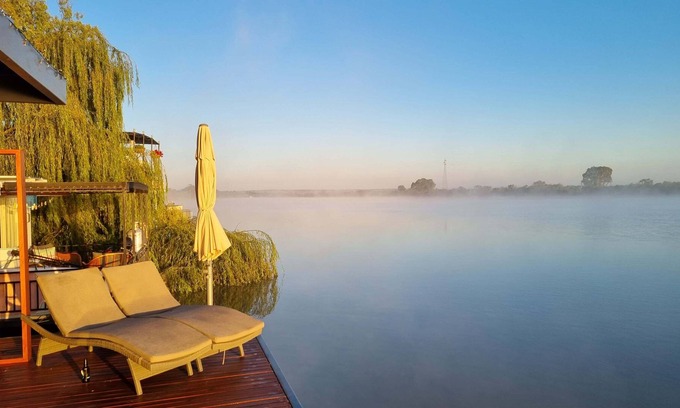 White Sands Casa | Ark-imedes - Unique float home on the Murray River