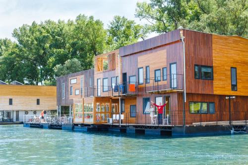 Novi Beograd Cama Y Desayuno | ArkaBarka 2- Floating Dream Rooms and Apartments