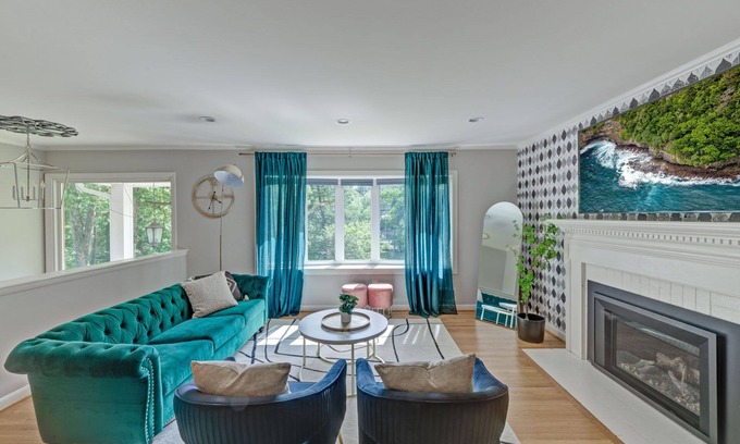 Alcova Heights Casa | Arlington Beautiful Home - 4 bed/3 bath Home, Sleeps 10, Approx 10 mins DC