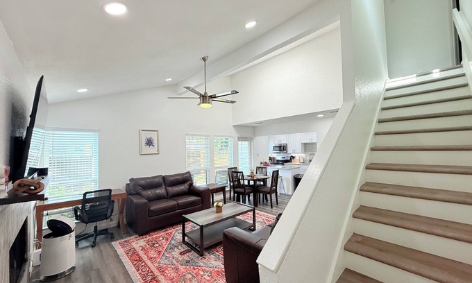 West Arlington Casa | Arlington Entertainment District Home Purple Door