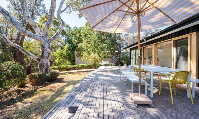 Somers Casa | Arlo Beach House - Beachside, Pet Friendly, Fireplace