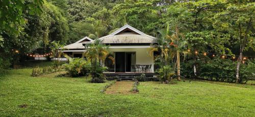 Carmen Chalet De Esquí | Armadillo Eco Bungalows - Santa Teresa