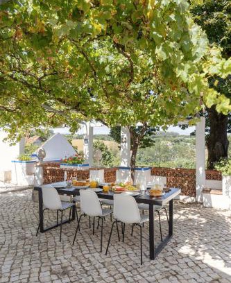 Carvalhal Benfeito Apartamento | Arneiro Garden House - Country Retreat with BioPool
