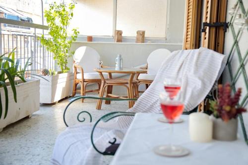 Agios Panteleimonas Apartamento | Aroura Homes 2BR Central Balcony Apt Metro