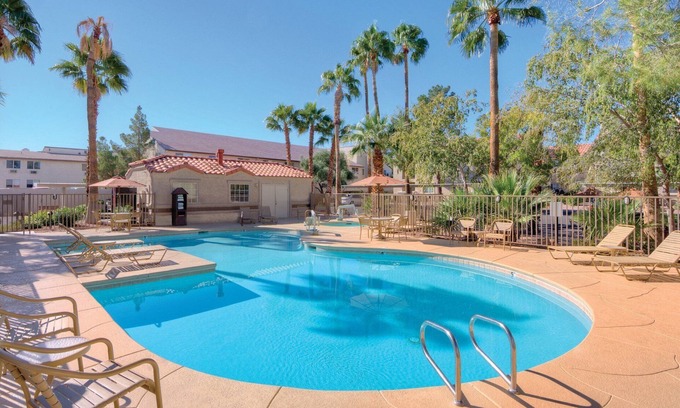 Paradise Complejo | ¡Llega a Red Rock Canyon en solo 20 minutos!