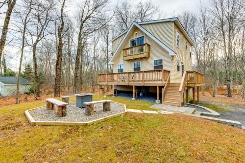Pocono Lake Casa | Arrowhead Lake Access and Fire Pit Serene Cottage