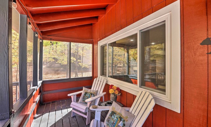 Thornhurst Cabina | NUEVO-Arrowhead Lake Resort Home w / Chimenea y porche