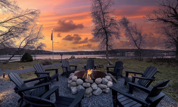Pocono Lake Casa | Lakefront chalet - hot tub, sauna, firepit, arcades, close to skiing