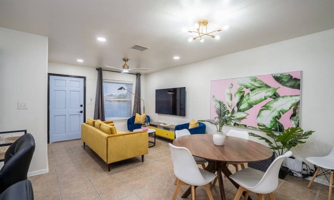 Northeast El Paso Casa | Art Deco 3 Bedroom Near Ft Bliss