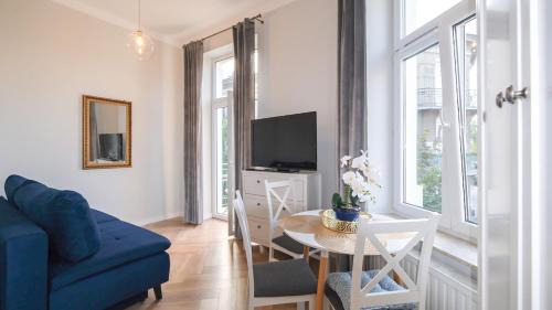 Wesoła Zachod Apartamento | Art Deco Elegance