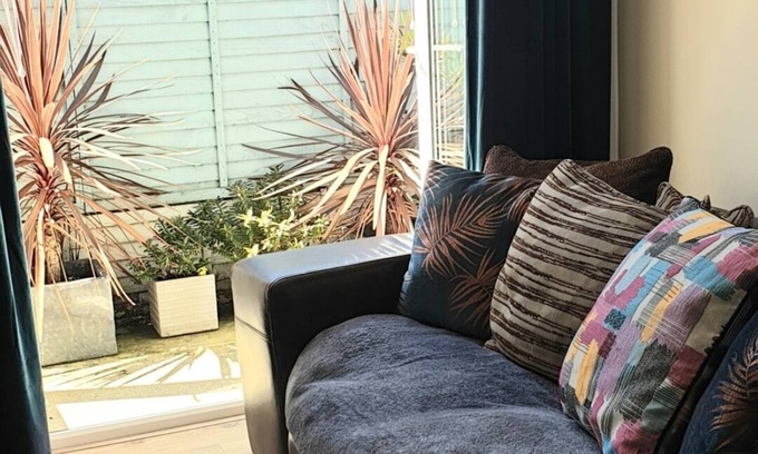 Ballyfermot Casa | Art Deco House Dublin Close to City Centre