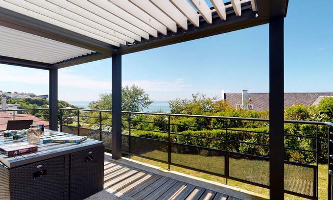 Donville-les-Bains Villa | Villa Art Deco frente al mar con chimenea, SPA, billar y futbolín.