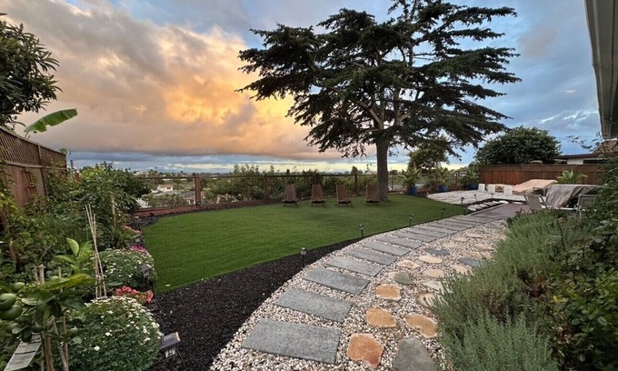 Linda Vista Casa | Art Gallery Family Home - Southern California Style - Excellent Location