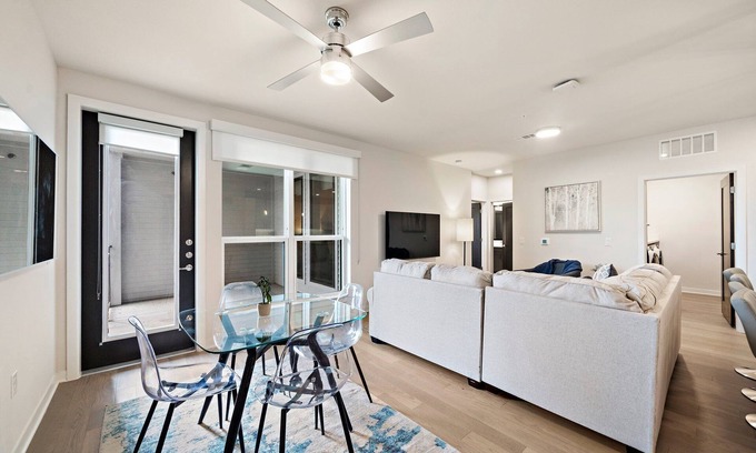 Washington Ave./ Memorial Park Apartamento | Art house sawyer yards