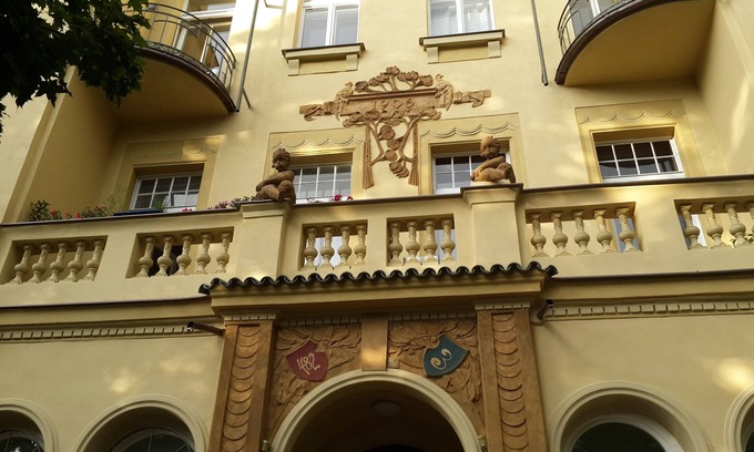 Karlin Apartamento | Art nouveau beauty