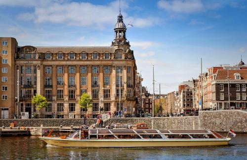 Burgwallen Nieuwe Zijde Hotel | art'otel amsterdam, Powered by Radisson Hotels