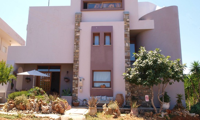 Makrys Tichos Villa | VILLA DE ARTE en la cima de la colina
