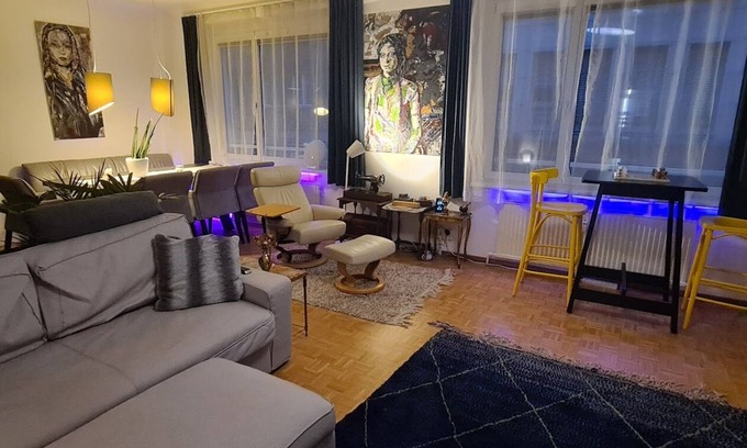 Innere Stadt Apartamento | ArtApartment near Stephansplatz Stylish 2 Bedroom with AC