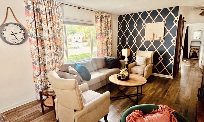 Indianapolis Casa | Arthur's North Indy Carmel grand park home 2