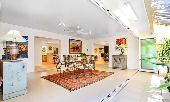 Surfers Paradise Casa | Artist’s Private Recluse - Surfers Paradise