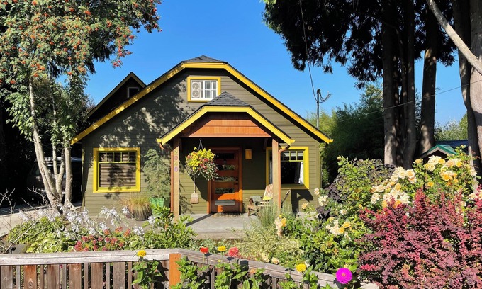 Corvallis Cabaña | Artist/Writer retreat- fab breakfast!