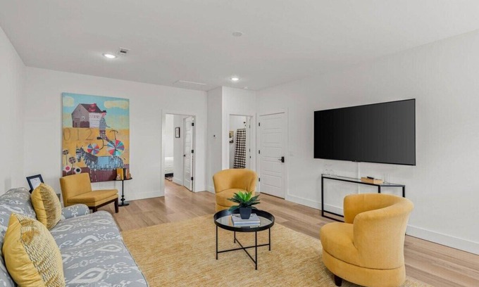 Bentonville Condominio | Book Now Bentonville August Special Rates