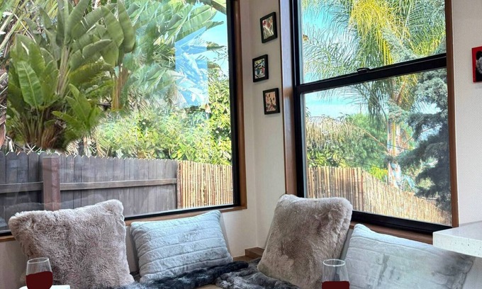 Central Escondido Casa | ArtNest: Full Kitchen & bath, Dishwasher, W/D, Firepit, Private, Parking, Safe