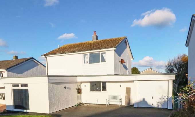 Cemaes Bay Casa | ARTRO, pet friendly, country holiday cottage in Cemaes Bay