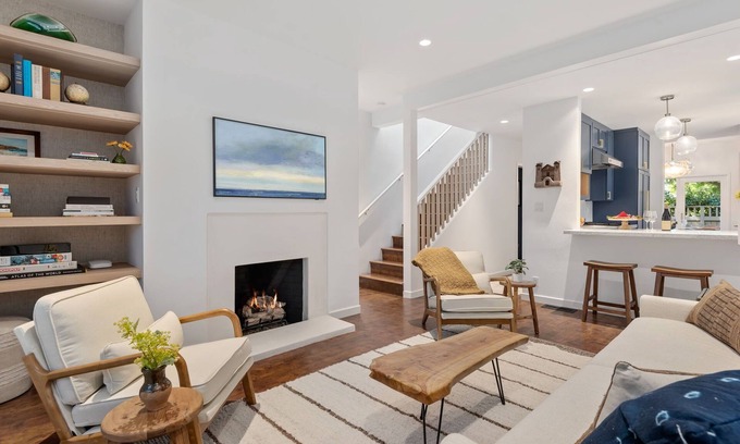 Upper East Condominio | Arts District House - Perfect Pied-à-Terre in Santa Barbara